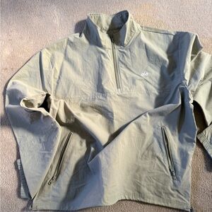 ALO Yoga Pullover in Sage Green